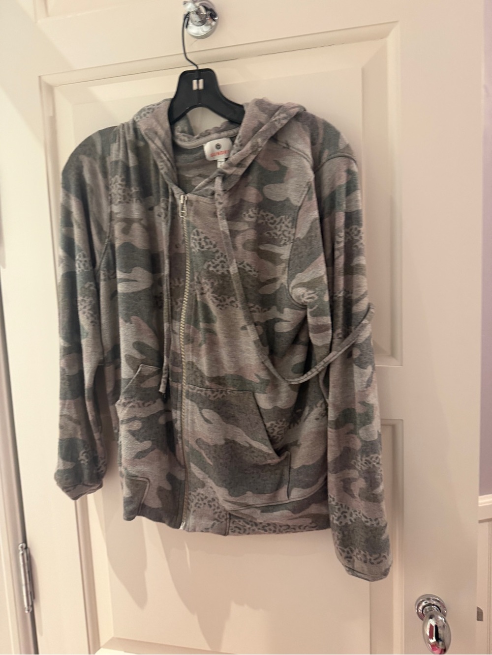 Sundry Green and Gray Camo Zip-Up Hoodie Sweater